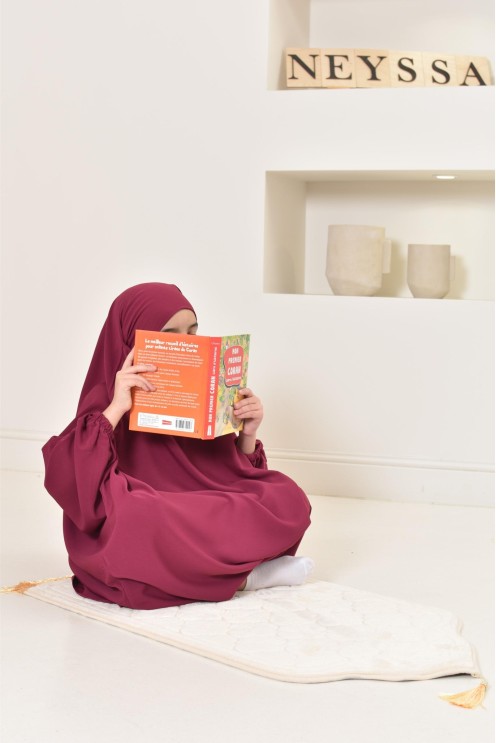 Jilbeb fillette ou jilbab fille tenue de prière et de cours d'arabe.