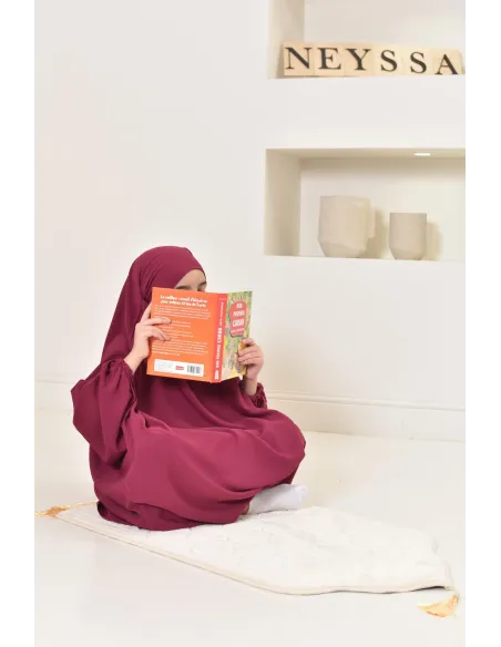 Jilbeb fillette ou jilbab fille tenue de prière et de cours d'arabe.
