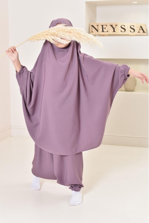 Jilbeb fillette ou jilbab fille tenue de prière et de cours d'arabe.