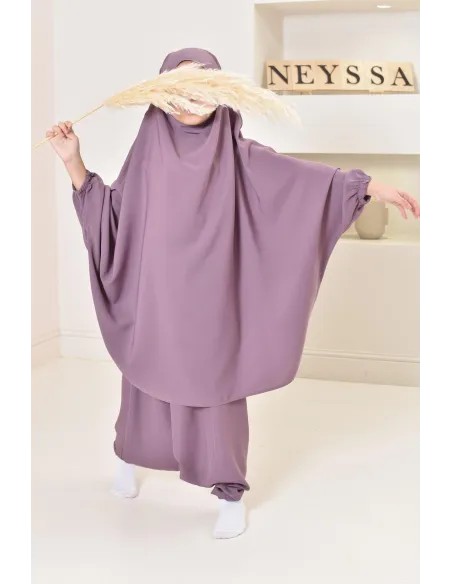 Jilbeb fillette ou jilbab fille tenue de prière et de cours d'arabe.