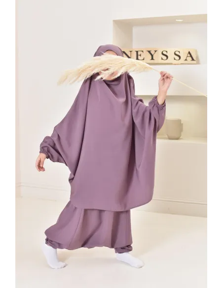 Jilbeb fillette ou jilbab fille tenue de prière et de cours d'arabe.