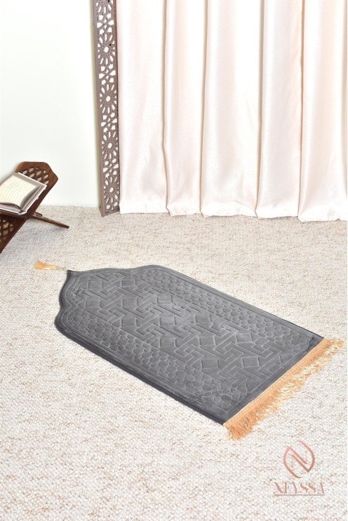 Thick velvet children's prayer mat with oriental motif