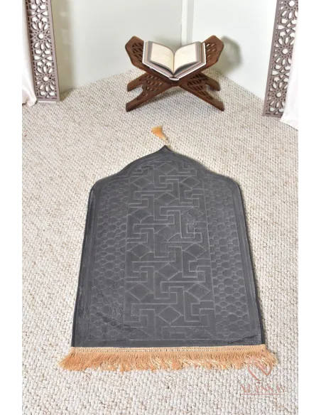 Thick velvet children's prayer mat with oriental motif
