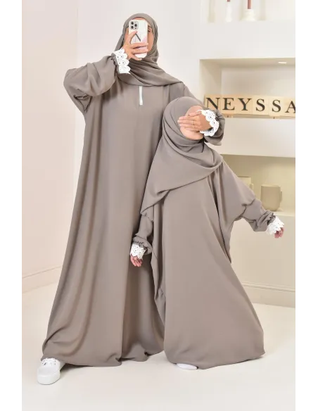 Combo robe de prière mère et fille avec détails de dentelle