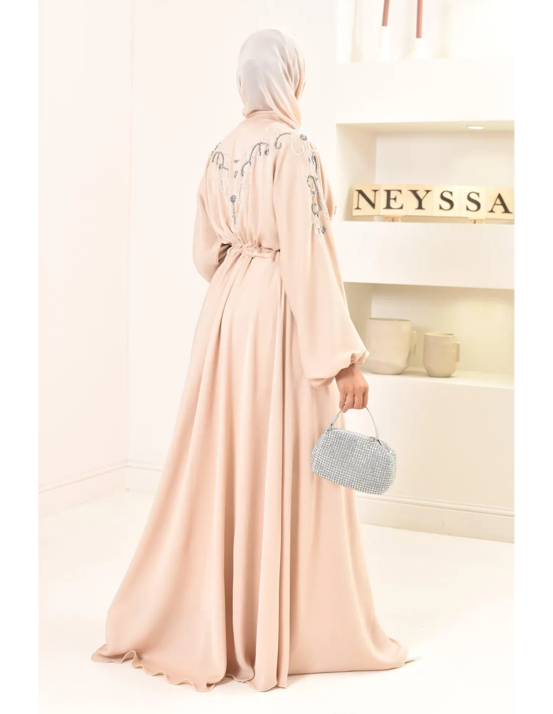 Abaya Élégante Ceinturée – beige Sable