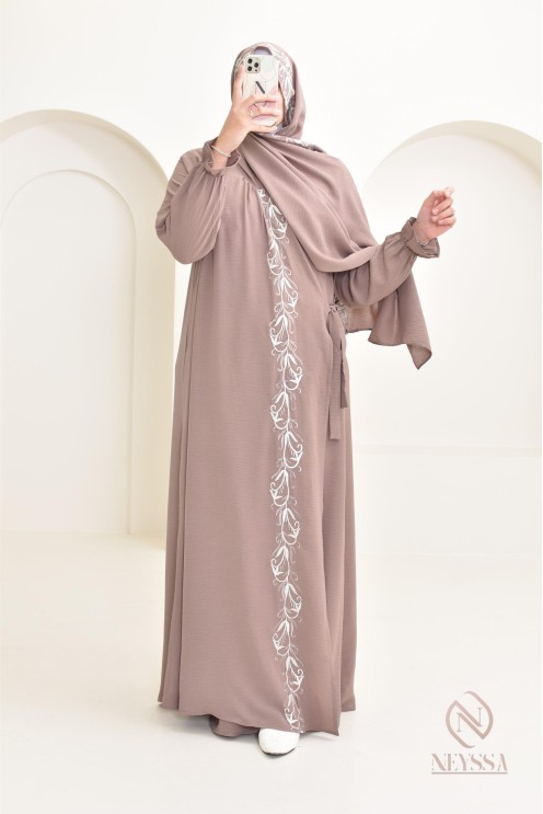 Robe de prière avec hijab intégré en jazz, avec motifs brodés