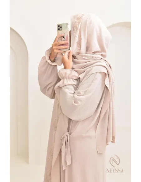 Robe de prière avec hijab intégré et motifs brodés