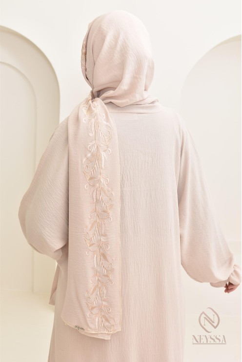 Robe de prière avec hijab intégré et motifs brodés