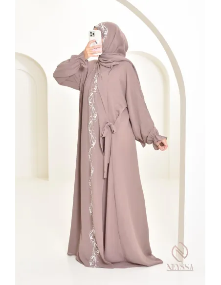 Robe de prière avec hijab intégré en jazz, avec motifs brodés