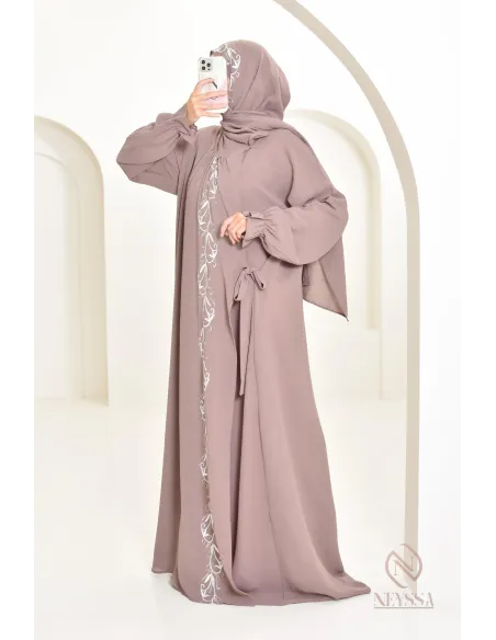 Robe de prière avec hijab intégré en jazz, avec motifs brodés
