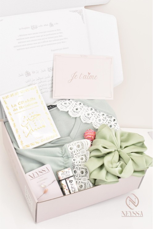 Coffret cadeau fillette, célébration Ramadan ou l'Aïd by Neyssa Shop.