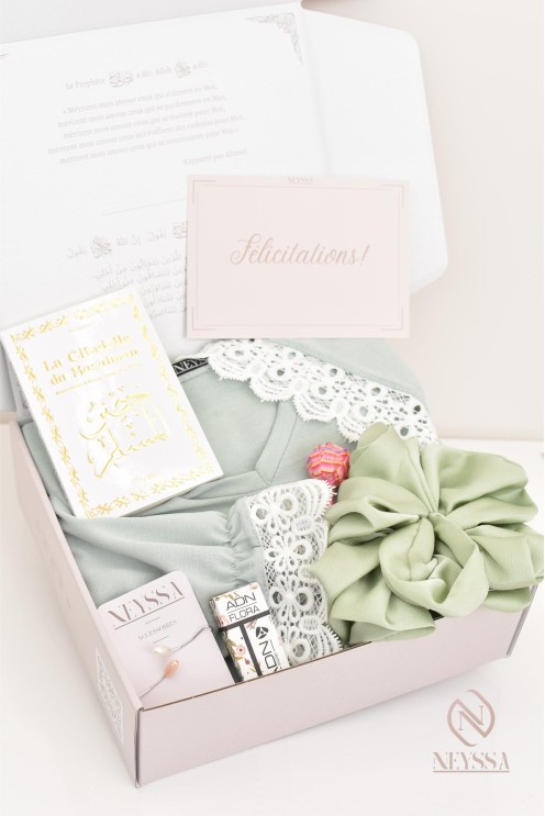 Coffret cadeau fillette, célébration Ramadan ou l'Aïd by Neyssa Shop.