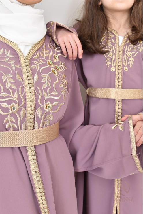 Caftan Maroc fillette, pour un look 100% assorti à sa maman, Aïd 2024.