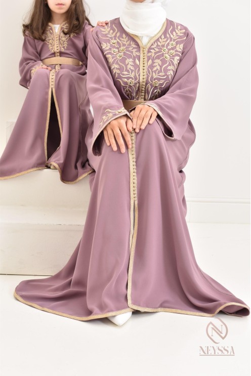Robe caftan moderne idéale pour vos diverses occasions : Aïd, cérémonie...
