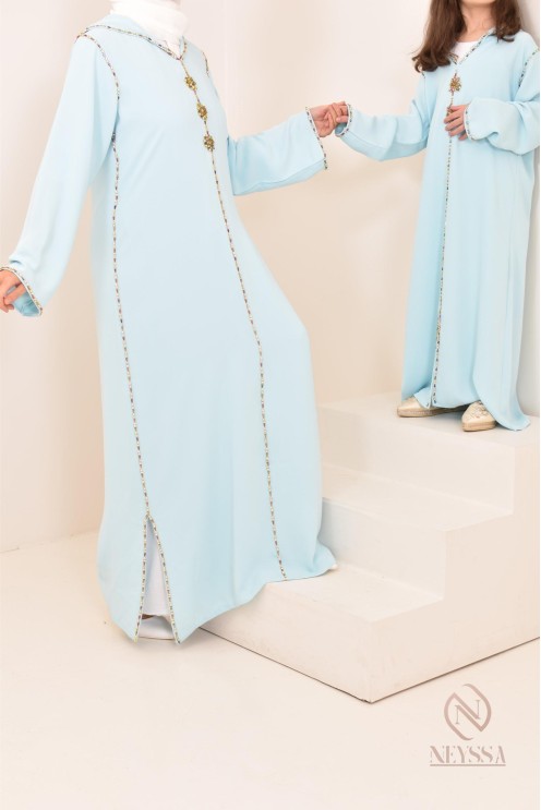 Djellaba femme Maroc ornée de perles pour le Ramadan ou l'Aïd 2024.