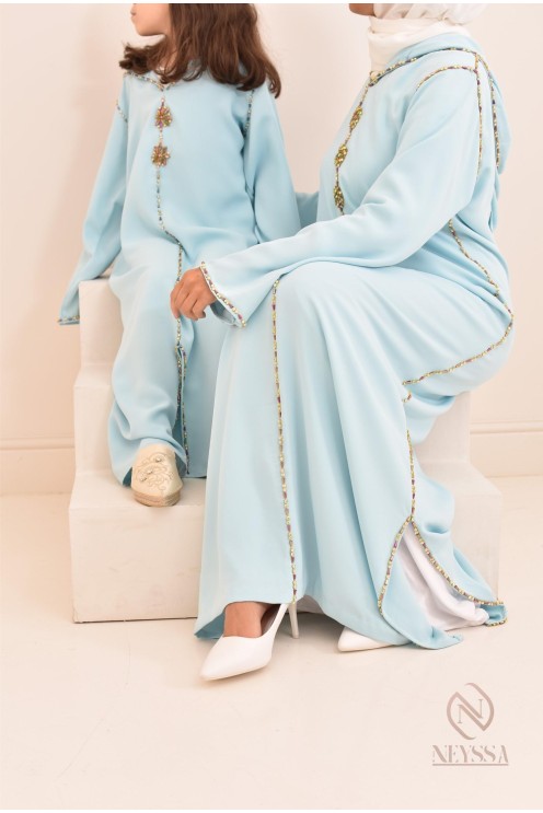 Djellaba femme Maroc ornée de perles pour le Ramadan ou l'Aïd 2024.