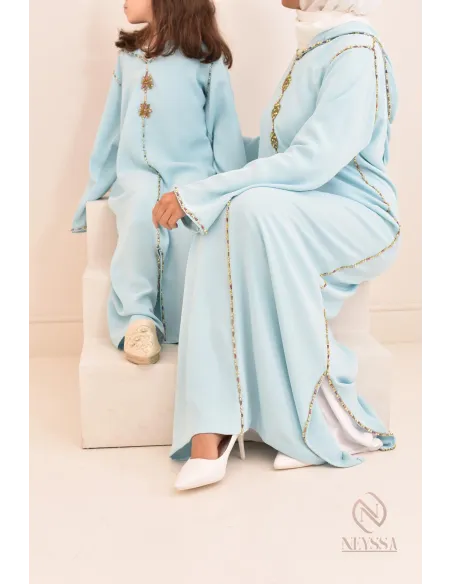 Djellaba femme Maroc ornée de perles pour le Ramadan ou l'Aïd 2024.