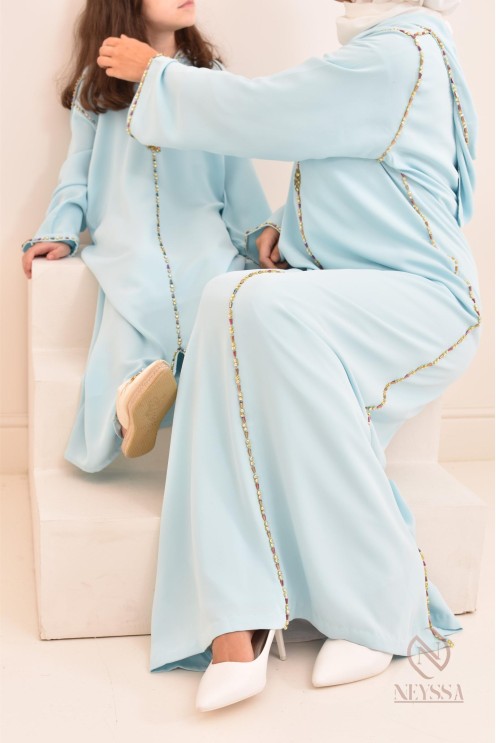 Djellaba femme Maroc ornée de perles pour le Ramadan ou l'Aïd 2024.