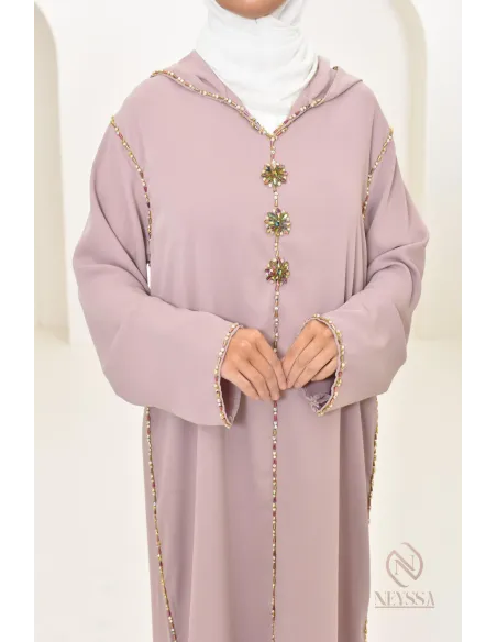Djellaba femme moderne impeccable pour le Ramadan ou l'Aïd 2024.