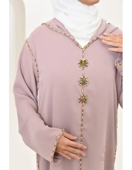 Djellaba femme moderne impeccable pour le Ramadan ou l'Aïd 2024.