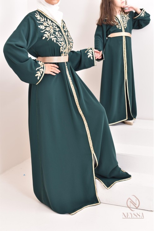 Caftan moderne avec broderies sfifa Haute couture marocaine vert bouteille