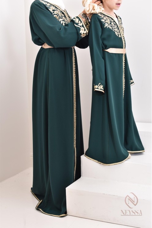 Caftan moderne avec broderies sfifa Haute couture marocaine vert bouteille