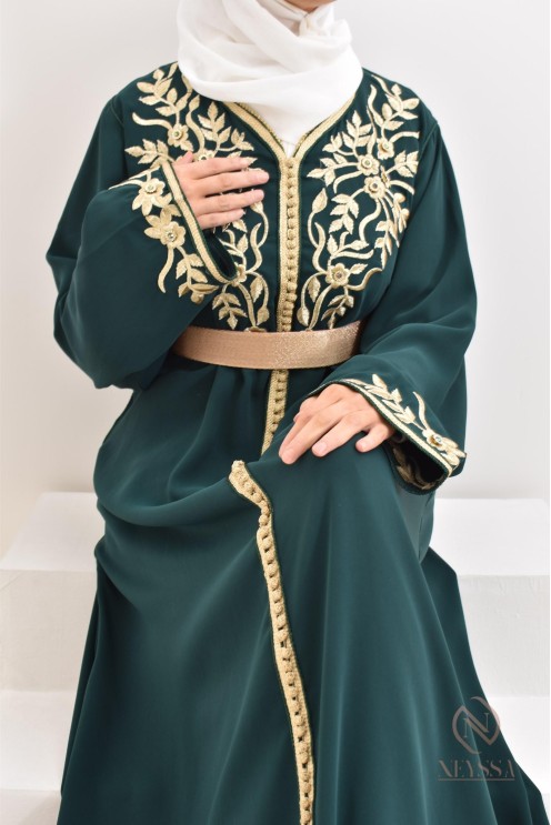 Caftan moderne avec broderies sfifa Haute couture marocaine vert bouteille