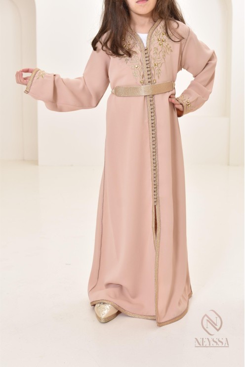 Robe caftan moderne pour petite fille à l'occasion de l'Aïd 2024 by Neyssa.