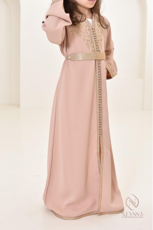 Robe caftan moderne pour petite fille à l'occasion de l'Aïd 2024 by Neyssa.
