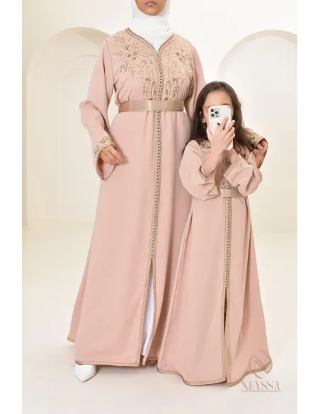 Robe caftan moderne pour petite fille à l'occasion de l'Aïd 2024 by Neyssa.
