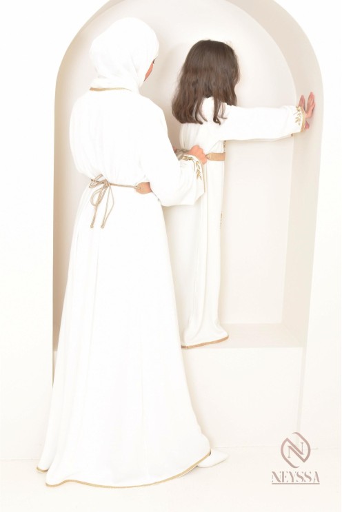 Robe caftan marocaine moderne idéal tenue Aid 2024, combo mère/fille