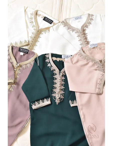 Grenouillère traditionnelle marocaine pour bébé idéale pour l'Aïd 2024.