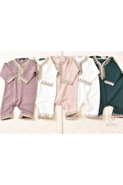 Grenouillère traditionnelle marocaine pour bébé idéale pour l'Aïd 2024.