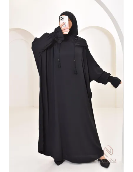 Robe de prière avec son hijab intégré, peut se porter en tenue d'extérieur.