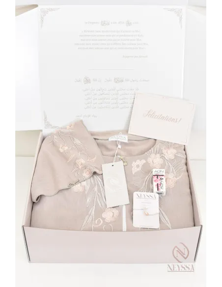 Coffret cadeau Neyssa spécial Aïd pour femme robe de prière hijab