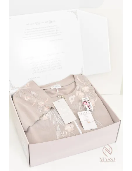 Coffret cadeau Neyssa spécial Aïd pour femme robe de prière hijab