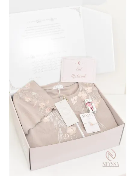 Coffret cadeau Neyssa spécial Aïd pour femme robe de prière hijab
