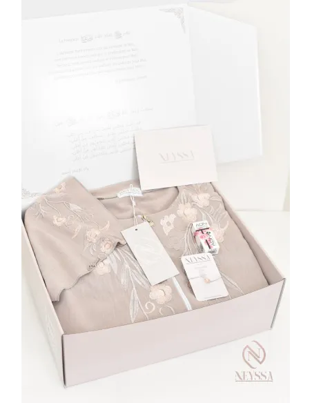 Coffret cadeau Neyssa spécial Aïd pour femme robe de prière hijab