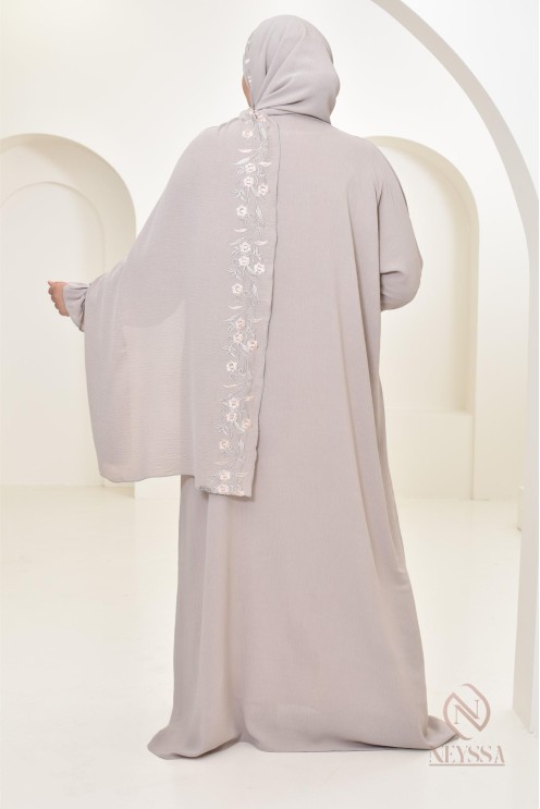 Coffret cadeau Neyssa spécial Aïd pour femme robe de prière hijab