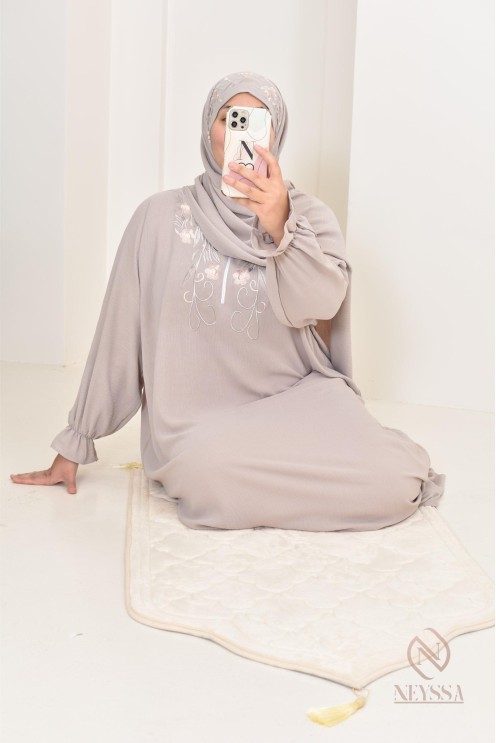 Coffret cadeau Neyssa spécial Aïd pour femme robe de prière hijab