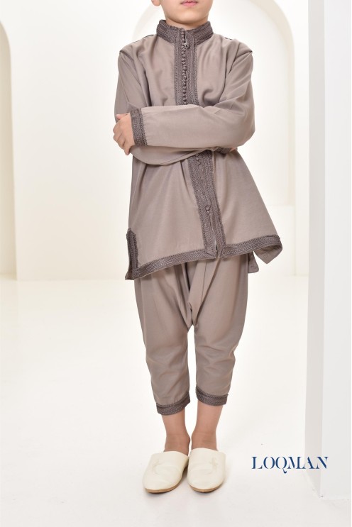 Ensemble Jabador marocain garçon 2 pièces taupe avec tunique brodée et sarouel