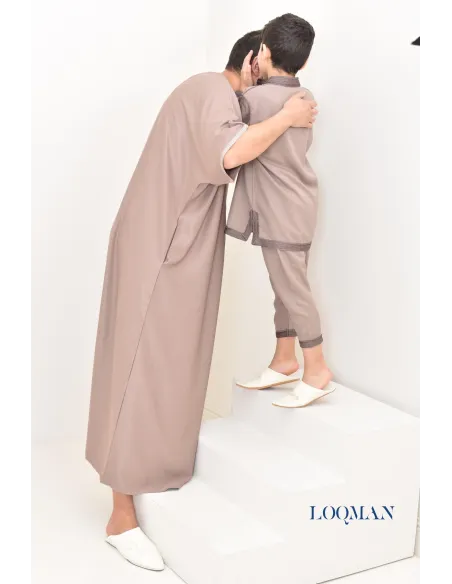 Ensemble Jabador marocain garçon 2 pièces taupe avec tunique brodée et sarouel