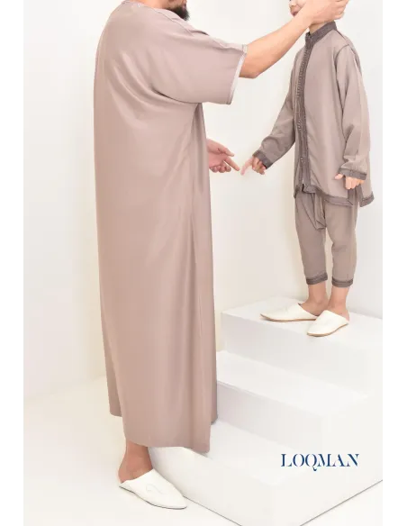 Ensemble Jabador marocain garçon 2 pièces taupe avec tunique brodée et sarouel