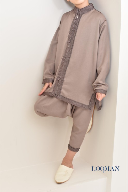 Ensemble Jabador marocain garçon 2 pièces taupe avec tunique brodée et sarouel