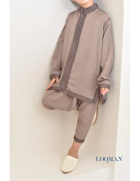 Ensemble Jabador marocain garçon 2 pièces taupe avec tunique brodée et sarouel