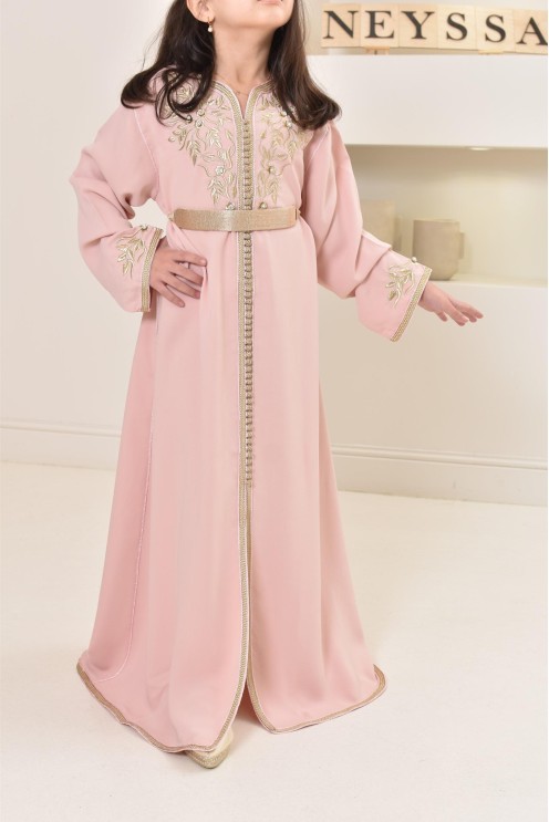 Robe caftan moderne pour petite fille à l'occasion de l'Aïd 2024 by Neyssa.