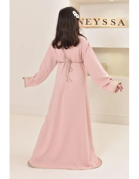 Robe caftan moderne pour petite fille à l'occasion de l'Aïd 2024 by Neyssa.