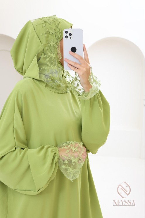 Abaya de prière avec son hijab intégré, idéal salat Aid