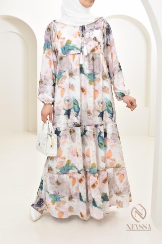 Langes, blumiges rosa Kleid mit fließendem und leichtem Chiffon für den Sommer