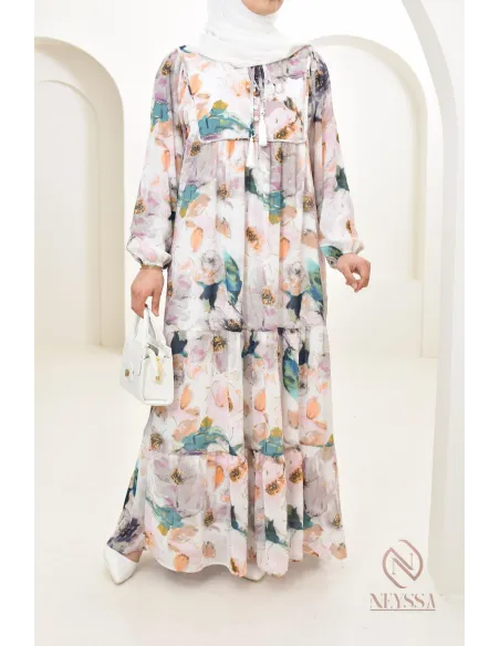 Langes, blumiges rosa Kleid mit fließendem und leichtem Chiffon für den Sommer